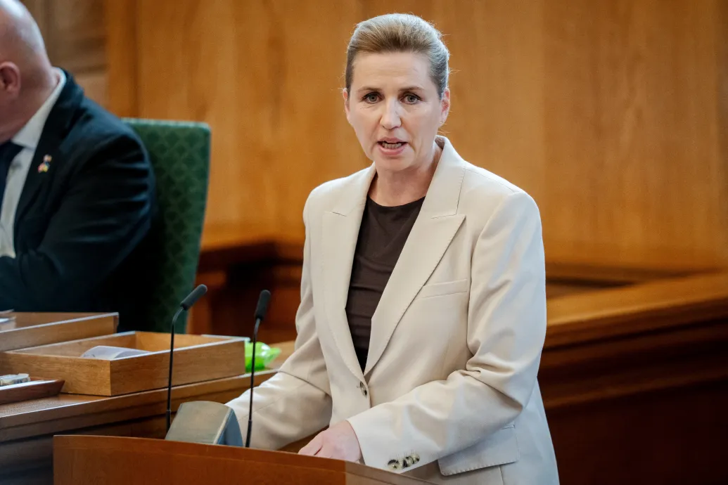 A dán kormány betiltaná a közösségi média használatát 15 éves kor alatt