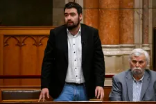 Jámbor András számonkérte Selmeczi Gabriellát, bocsánatot kér-e, amiért korábban pedofíliával vádolta a parlamentben