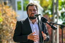 Egyhavi fizetését ajánlja fel Jámbor annak a fideszesnek, aki átvisz egy működő gyermekvédelmi reformot