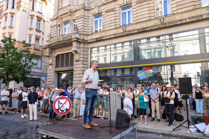 Hadházy Ákos abbahagyja a keddi tüntetések szervezését