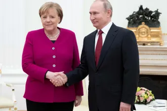 A balti államok és a lengyelek is kiakadtak Merkel partizános interjúban tett kijelentései miatt