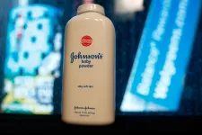 Majdnem egymilliárd dolláros kártérítést követelnek a Johnson & Johnsontól rákos megbetegedések miatt