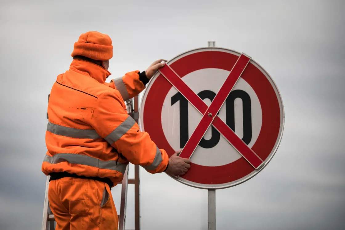 Miért nincs sebességkorlátozás a német autópályákon, ha Magyarországon a 140 km/óra is túlzás lenne?