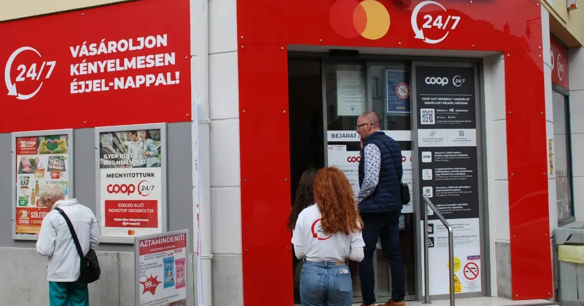 A lopások miatt biztonsági őrt ültetnek a személyzet nélküli szegedi okosboltba