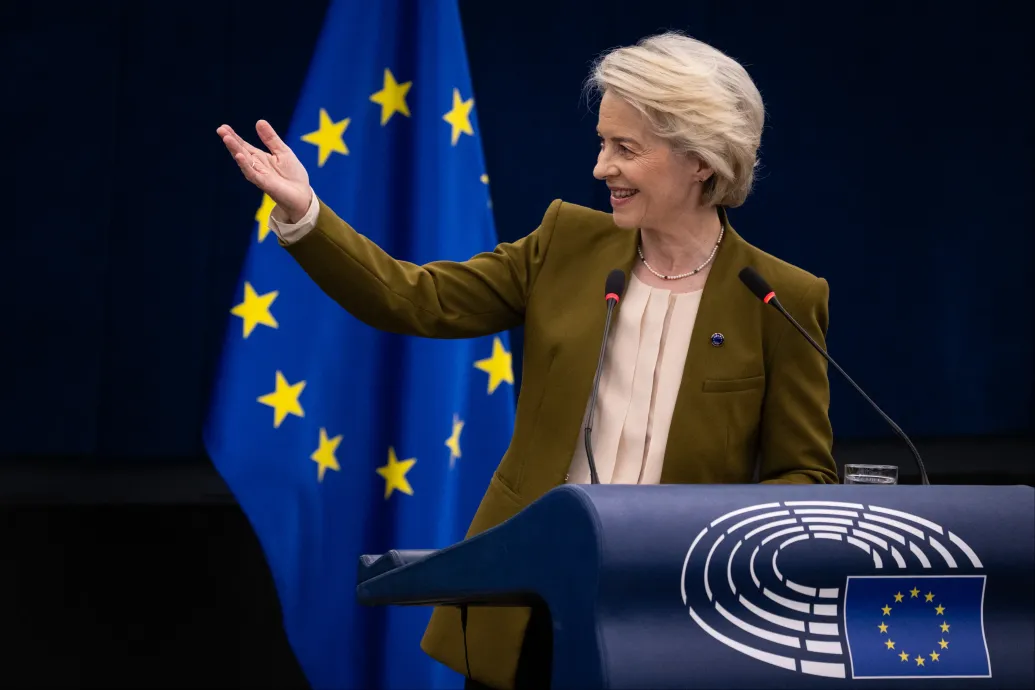 Elbuktak a Fidesz EP-frakciójából és a szélsőbalról kezdeményezett bizalmatlansági indítványok az Európai Bizottság ellen