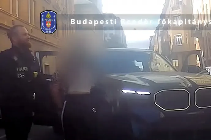 Luxusautózni hívta ismerőseit, kisvártatva fegyveres rendőrök szedték ki a terepjáróból