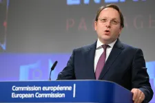 Az Európai Bizottság belső csoporttal vizsgálja, kémkedett-e ellene a magyar hírszerzés