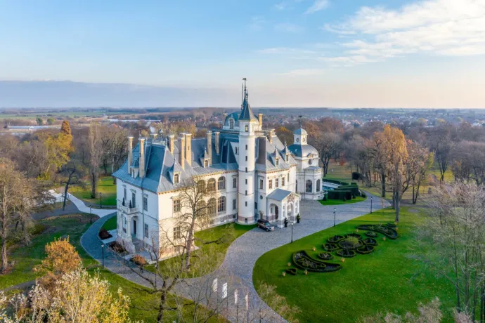 Michelin-kulcsos ajánlást kapott 13 magyar szálloda, köztük Tiborcz István turai kastélyszállója
