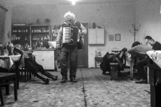 „Akárhányszor olvastam a Sátántangót, mindig valami láthatatlan kéz rántott le a földi pokolba”