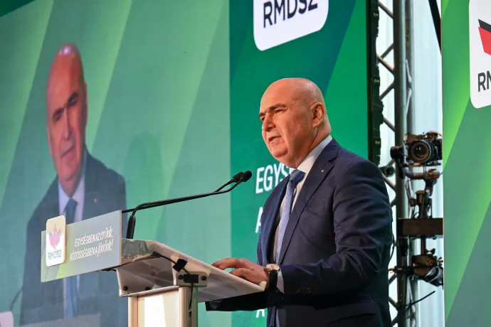 Ilie Bolojan miniszterelnök beszédet mond az RMDSZ kongresszusán – Fotó: Tamás Zsófia / Transtelex