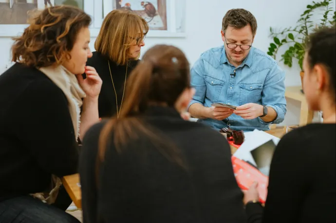 Eldobott gyerekkor – Lori története a Világszép KorTárs kapcsolódásokban