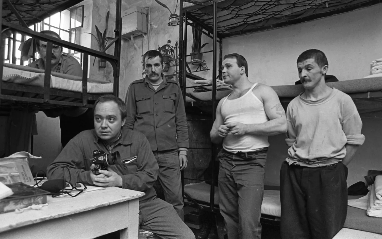 Urbán Tamás a Márianosztrai Fegyház és Börtön egyik zárkájában 1987-ben – Fotó: Urbán Tamás