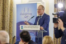 Navracsics szerint módosíthatják az önkormányzati törvényt