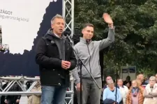 Felszólalt a Tisza Párt bajai eseményén az orvos, aki a diplomaosztóján az összedőlés szélén álló egészségügyről beszélt