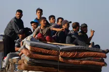 Több tízezer kilakoltatott palesztin tért vissza lakóhelyéhez a Gázai övezetben a tűzszünet után