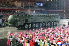 Az Egyesült Államokat is elérő új interkontinentális rakétát mutatott be Észak-Korea