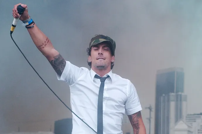 Megölték a börtönben a Lostprophets zenekar pedofil énekesét