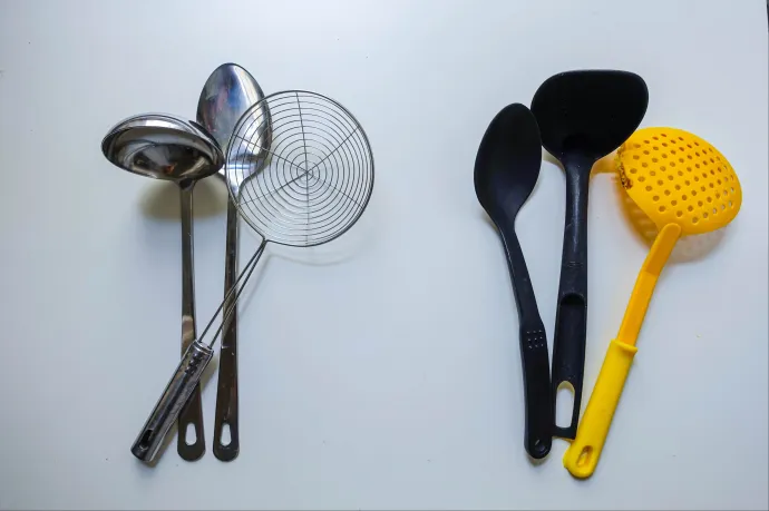 Kevesebb mikroműanyagot enne? Ebben a sorrendben cserélje le a konyhaeszközeit