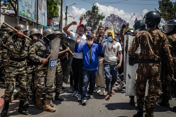 Katonák is csatlakoztak a madagaszkári tüntetésekhez, és a tűzparancs megtagadására szólították fel társaikat