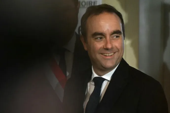 Megalakult az új francia kormány a már lemondott Sébastien Lecornuval