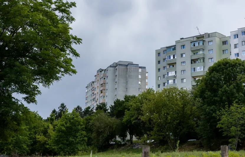 Rohadt drága minden, és aki nem örökölt lakást, annak marad az albérlet – fiatalok a lakhatásról