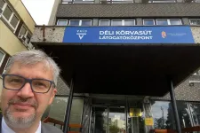 Hadházy szerint félmilliárd forintnál is többe került a Déli Körvasút látogatóközpontja, ami egy konténerből, egy mobil vécéből, egy asztalból áll