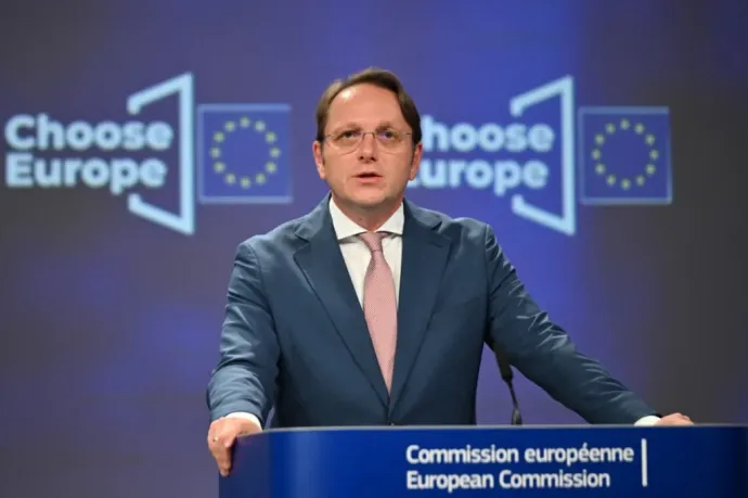 Von der Leyen személyesen kérdezte meg a kémügyről Várhelyi Olivért