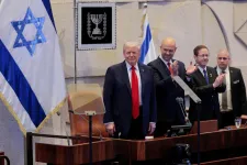 „Izrael biztonságát már nem fenyegetik” – Trump az izraeli parlamentben mondott beszédet