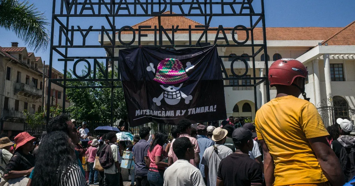 „Rajoelina elhagyta Madagaszkárt, a hadsereg átvette az irányítást” „Rajoelina elhagyta Madagaszkárt, a hadsereg átvette az irányítást”