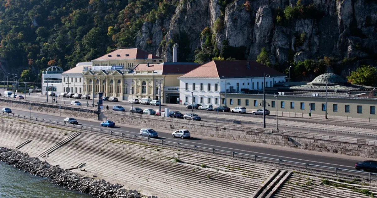 A Fővárosi Közgyűlés szakbizottsága visszaállítaná az egész napos női napot a Rudasban