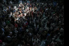 Dúl az uniós vita a légi utasok jogairól, a magyar kormány kulcsszereplő lett