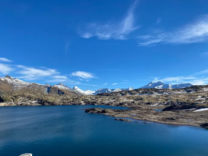 A Grimsel-hágó teteje mormoták és tavak otthona – Fotók: Tőkés Hunor / Transtelex, Wikipédia