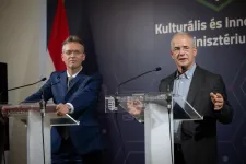 Viszlát Késav és Legolasz, Kósa Lajos és bizottsága dönthet ezentúl a magyar utónevekről