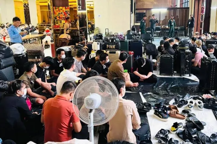 Azt mondta a családjának, hogy egy kiállításra megy, a dél-koreai fiatal holttestét aztán egy fekete autóban találták meg Kambodzsában