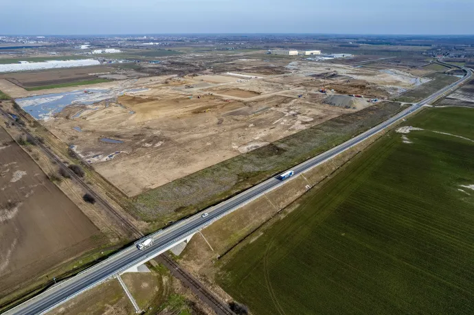 Talajelőkészítő munkálatokat végeznek a CATL akkumulátorgyár építkezési területén, a Déli Ipari Parkban, Debrecenben, 2023. február 23-án – Fotó: Czeglédi Zsolt / MTI