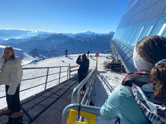 A hóparadicsom, ami a turisták és síelők szívét egyaránt megdobbantja, de az elképesztő, nem eviláginak tűnő kilátás hatalmas veszélyeket rejt magában – Fotó: Tőkés Hunor / Transtelex
