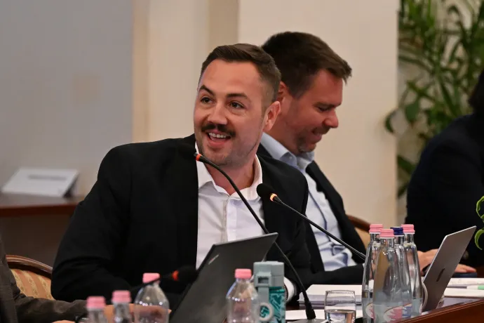 Gál József, a Podmaniczky Mozgalom képviselője felszólal a Fővárosi Közgyűlés ülésén, a Városháza dísztermében, 2025. szeptember 24-én – Fotó: Máthé Zoltán / MTI