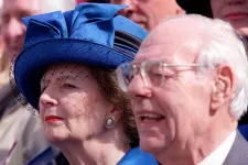 A nyilvánosság előtt példás családi életet élő Margaret Thatcherről kiderült, hogy két szeretője is volt
