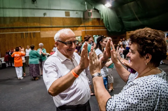 A 14. havi nyugdíjjal a Fidesz felzárkózna a Tisza nyugdíjígéreteinek összegéhez
