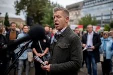 Magyar Péter szerint a leggazdagabb nyugdíjasok járnának jól a 14. havi nyugdíjjal, amit Lázár János lengetett be