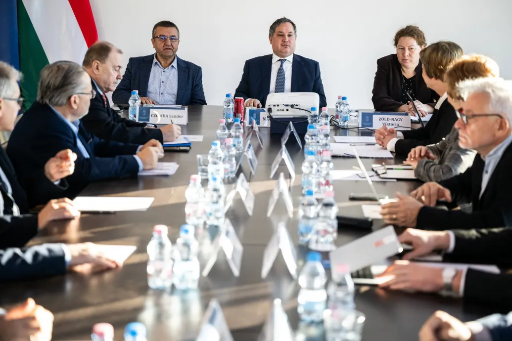 Hogy lesz nagy minimálbér-emelés, ha a cégek jó része egyáltalán nem emelné a fizetéseket?