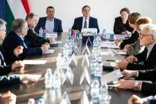 Hogy lesz nagy minimálbér-emelés, ha a cégek jó része egyáltalán nem emelné a fizetéseket?