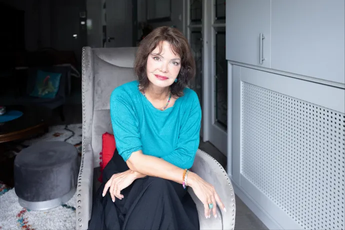 Angolul is megjelent Tóth Krisztina regénye, A majom szeme