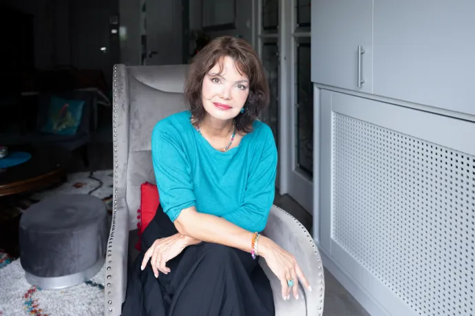 Angolul is megjelent Tóth Krisztina regénye, A majom szeme