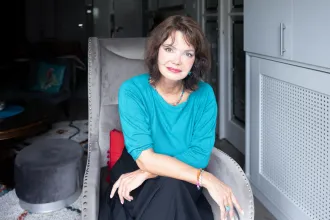 Angolul is megjelent Tóth Krisztina regénye, A majom szeme