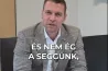 Menczer Tamás már ott tart, hogy egy random kommentelőnek bizonygatja, nem ég a seggük
