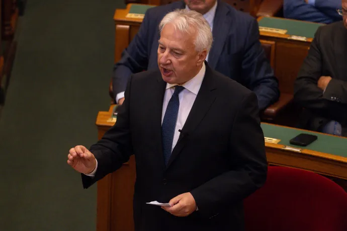 A Zsolti bácsi-üggyel megérkeztünk a törzsi társadalomba