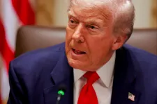 Trump egy bírói döntés miatt egyelőre nem bocsáthat el több ezer kormányzati dolgozót