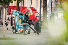 Munkába álltak a térgondnokok a legforgalmasabb budapesti tereken