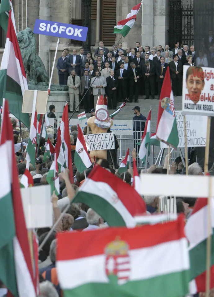 A Fidesz nagygyűlése a Kossuth téren 2006. október 6-án – Fotó: Joe Klamar / AFP